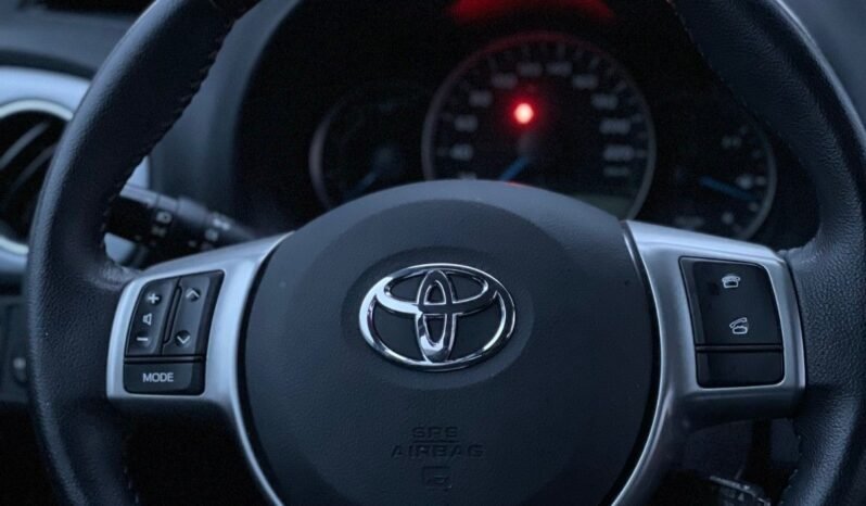 TOYOTA YARIS III phase 2 1.5 HYBRID 100 DYNAMIC 3000Euros complet