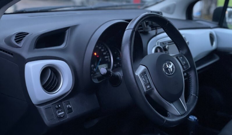 TOYOTA YARIS III phase 2 1.5 HYBRID 100 DYNAMIC 3000Euros complet