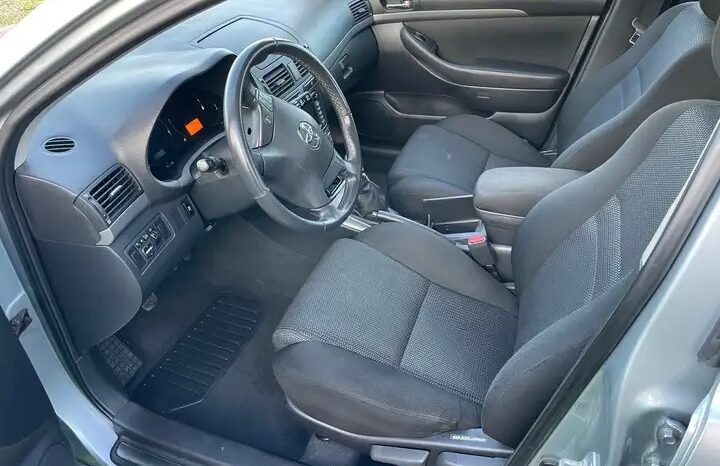 TOYOTA Avensis 2.0 Turbo D4D 16v Linea Luna DPF (2411€) complet