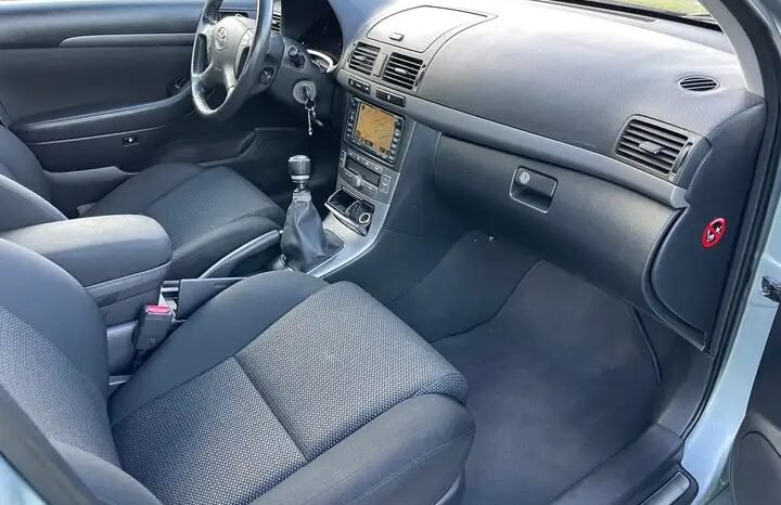 TOYOTA Avensis 2.0 Turbo D4D 16v Linea Luna DPF (2411€) complet