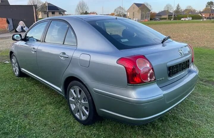 TOYOTA Avensis 2.0 Turbo D4D 16v Linea Luna DPF (2411€) complet