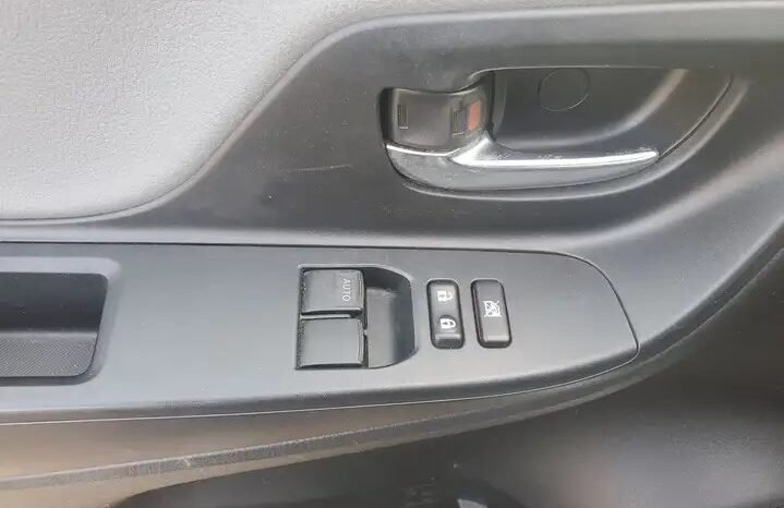 TOYOTA YARIS 100 VVT-i Lounge 5p multidrive automatique ( 4266€) complet