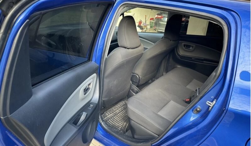 TOYOTA Yaris 1.5 VVT-i HSD Bi-Tone B&B( 4210€) complet