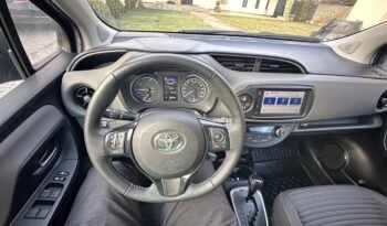 TOYOTA Yaris 1.5 VVT-i HSD Bi-Tone B&B( 4210€) complet