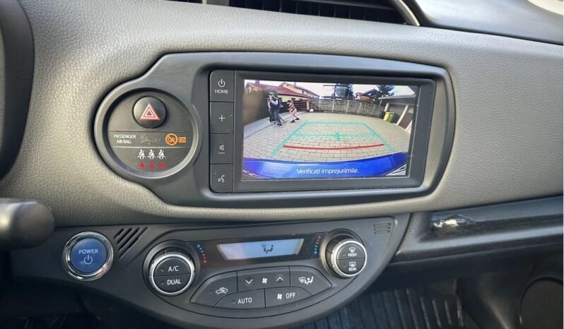 TOYOTA Yaris 1.5 VVT-i HSD Bi-Tone B&B( 4210€) complet