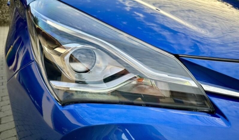 TOYOTA Yaris 1.5 VVT-i HSD Bi-Tone B&B( 4210€) complet