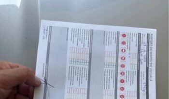 TOYOTA Yaris 1.5 VVT-i HSD Bi-Tone B&B( 4210€) complet